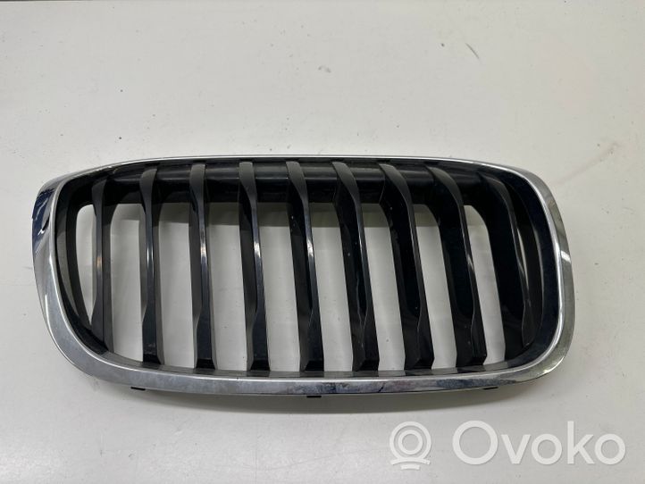 BMW 2 F46 Grille calandre supérieure de pare-chocs avant 7467457