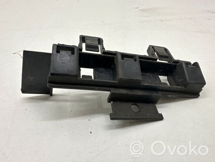 BMW 2 F46 Supporto di montaggio del parafango 7327320