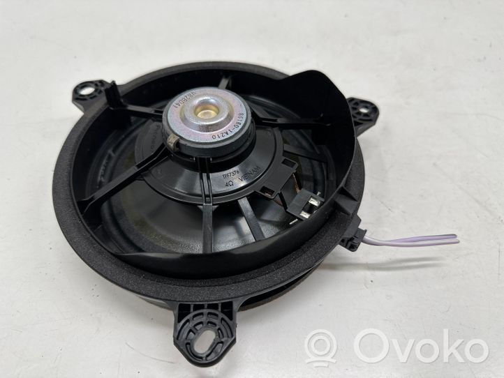 Toyota RAV 4 (XA50) Enceinte de porte arrière 861601A210