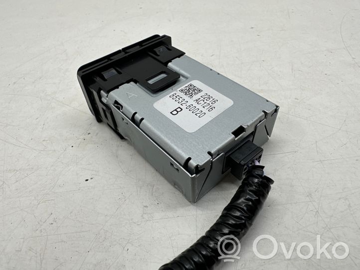 Toyota RAV 4 (XA50) Connecteur/prise USB 8553260020