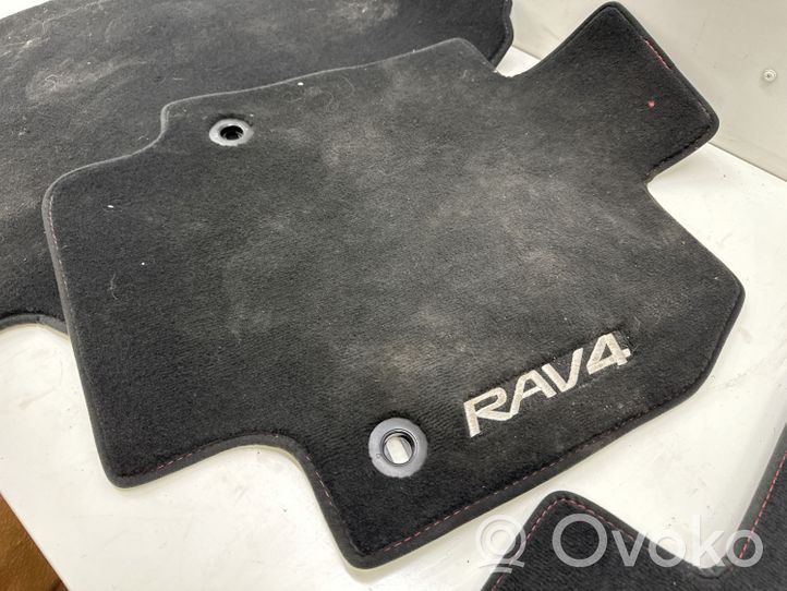 Toyota RAV 4 (XA50) Kilimėlių komplektas 
