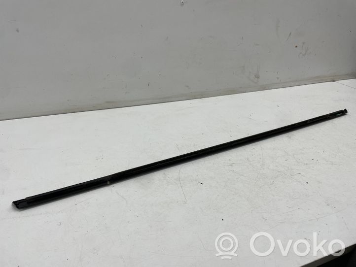 Mercedes-Benz B W246 W242 Rivestimento modanatura del vetro della portiera posteriore A2467350482