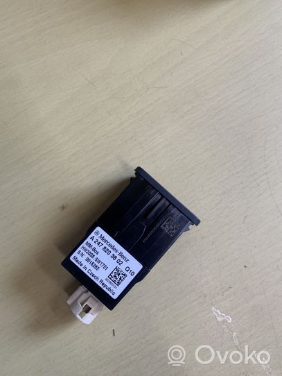 Mercedes-Benz CLA C118 X118 Connecteur/prise USB A2478203802