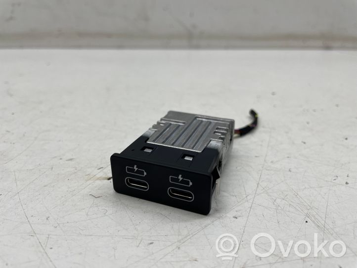 BMW X7 G07 USB socket connector 5A21B75