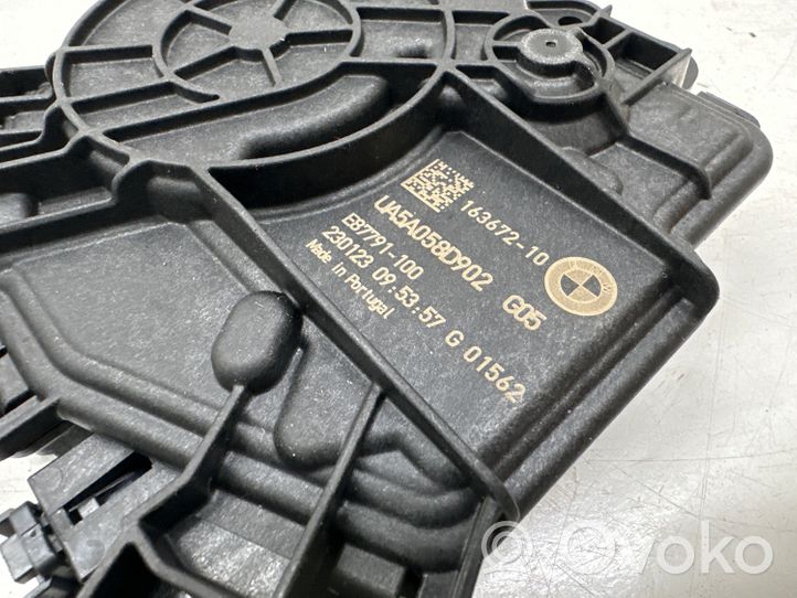 BMW X7 G07 Siłownik elektryczny podnoszenia klapy tylnej / bagażnika UA5A058D902