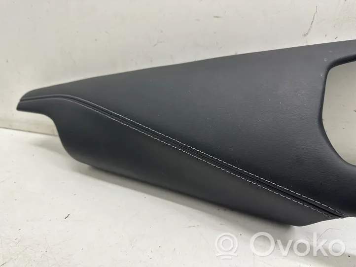 Nissan Qashqai J12 Rivestimento del pannello 682116UV0A