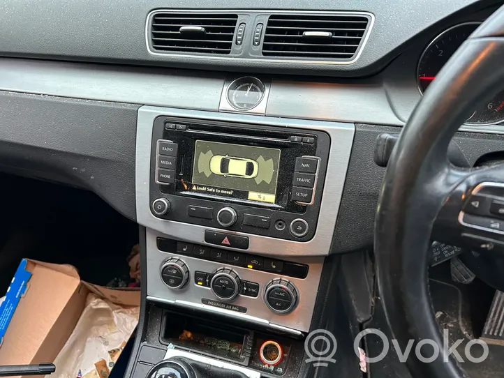 Volkswagen PASSAT CC Radio/CD/DVD/GPS-pääyksikkö 2K0035279C