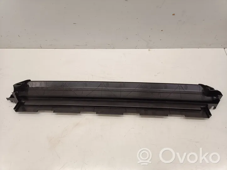 BMW 5 G30 G31 Radiatoru dekoratīvā apdare 8632115