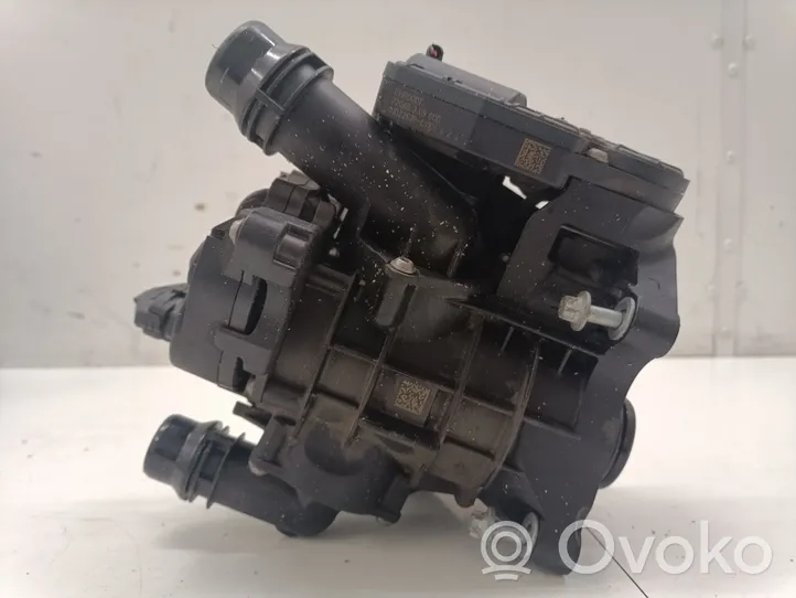 BMW 5 G30 G31 Termostato/alloggiamento del termostato 8642560