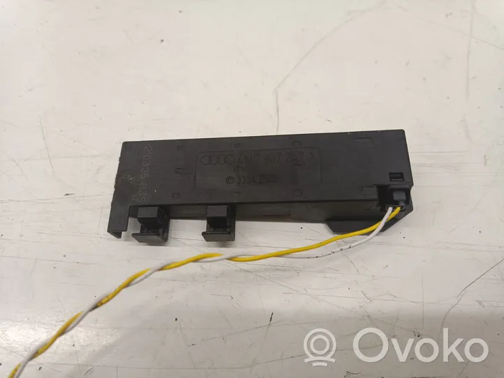 Audi A4 S4 B9 8W Radion pystyantenni 4M0907247A