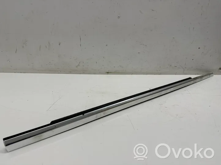 Mercedes-Benz E W213 Moulures des vitres de la porte avant A2137200224