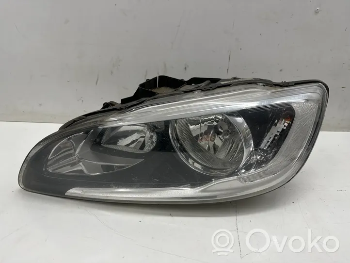 Volvo V60 Lampa przednia 31420271