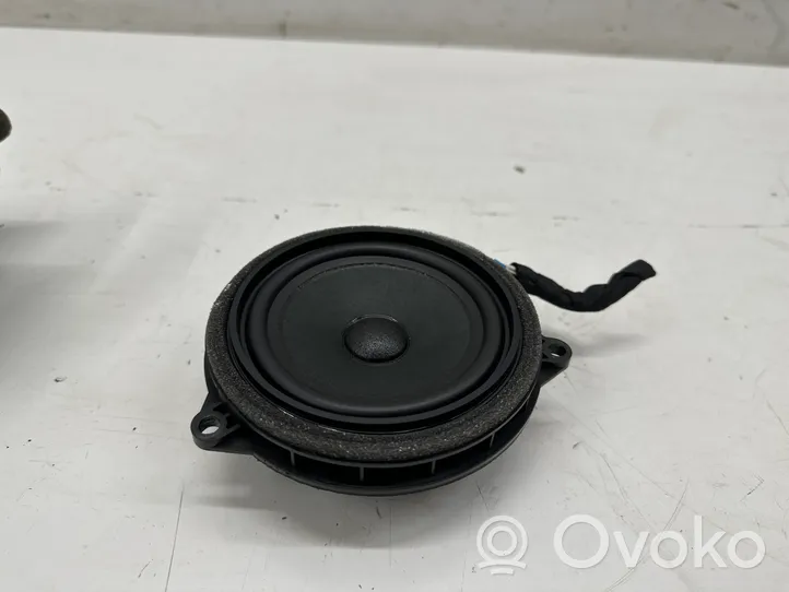 BMW 1 F40 Enceinte de porte arrière 8715685