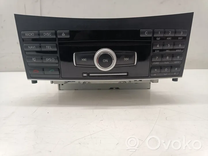 Mercedes-Benz E A207 Radio/CD/DVD/GPS-pääyksikkö A2129004512