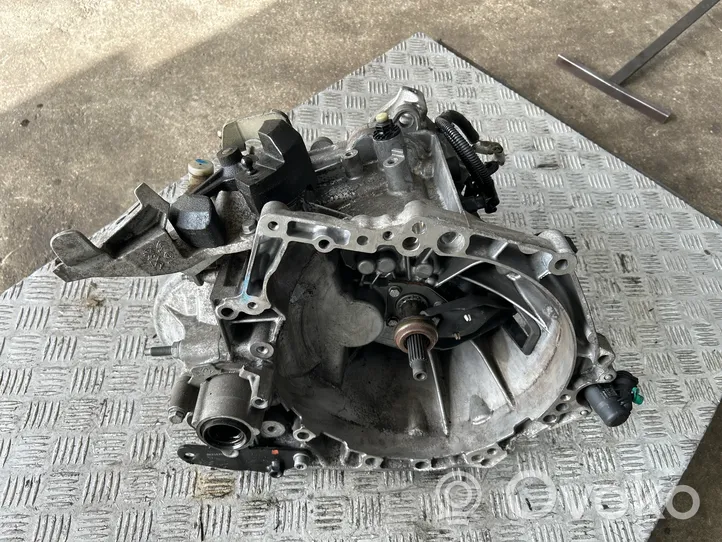 Peugeot 2008 II Manual 6 speed gearbox 9811243810