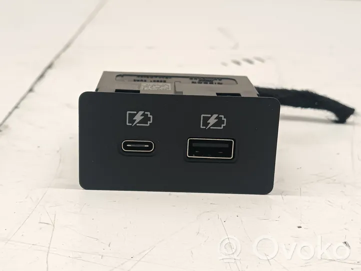 Nissan Qashqai J12 Connettore plug in USB 253316UA0B