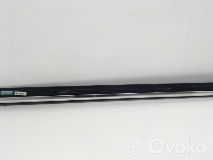 Audi A5 8T 8F Moulure de vitre de la porte avant 8T0853284C