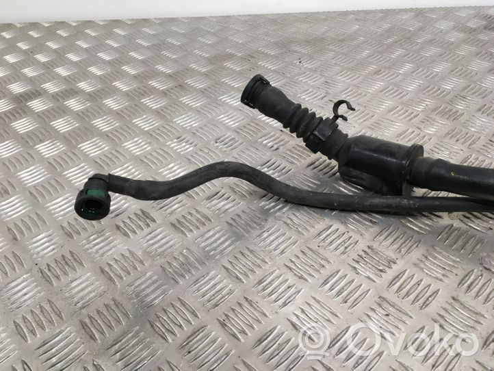 Toyota Yaris Tuyau d'alimentation conduite de carburant 