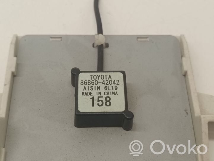 Toyota RAV 4 (XA40) Antenna GPS 8686042042