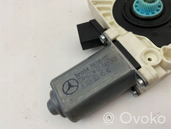 Mercedes-Benz A W169 Moteur de lève-vitre de porte arrière A1698204542