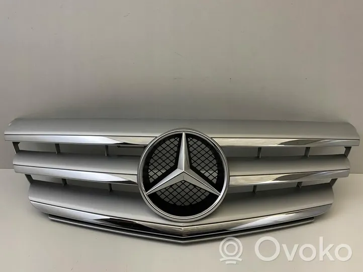 Mercedes-Benz B W245 Grotelės viršutinės A2078880260