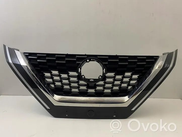 Nissan Qashqai J12 Grille calandre supérieure de pare-chocs avant 623106UAA