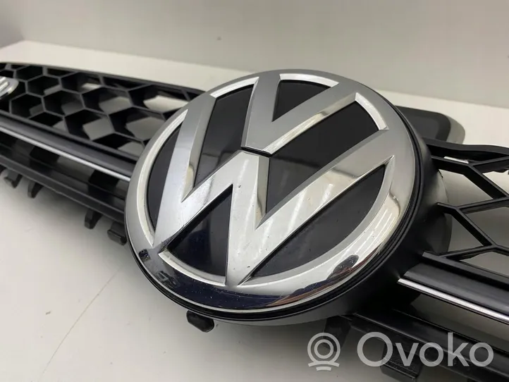 Volkswagen Golf VII Grille calandre supérieure de pare-chocs avant 5G0853651