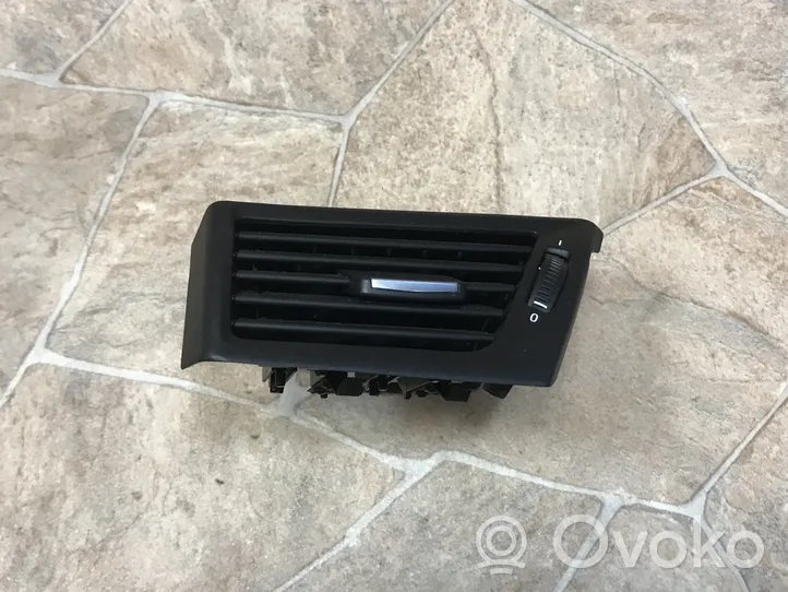 BMW X1 E84 Lango oro grotelės 2991233