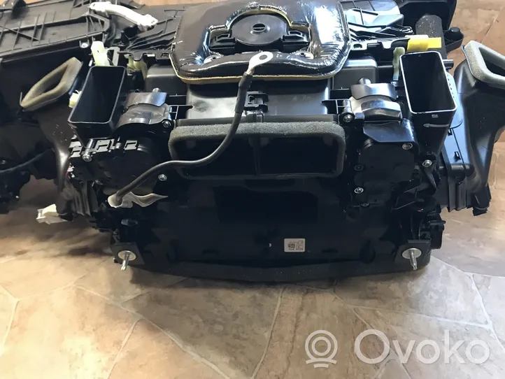 BMW 7 G11 G12 Sisälämmityksen ilmastoinnin korin kokoonpano 6997031