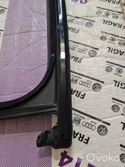 Porsche Macan Rear door window/glass frame 