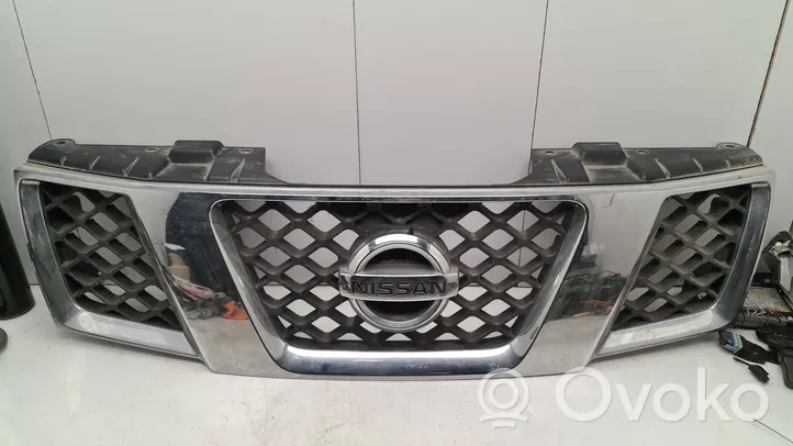 Nissan Navara D40 Grille calandre supérieure de pare-chocs avant NSR2281