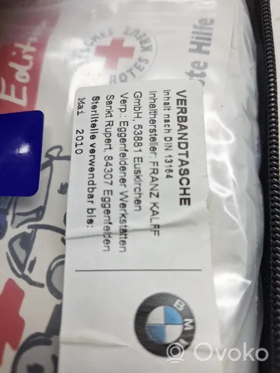 BMW 5 E60 E61 Botiquín de primeros auxilios 