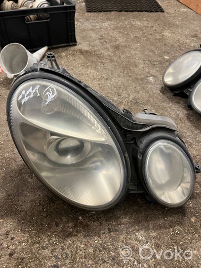 Mercedes-Benz E W211 Lampa przednia 