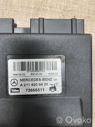 Mercedes-Benz E W211 Tavaratilan luukun hydraulinen avausjärjestelmä pumpulla A2118209426