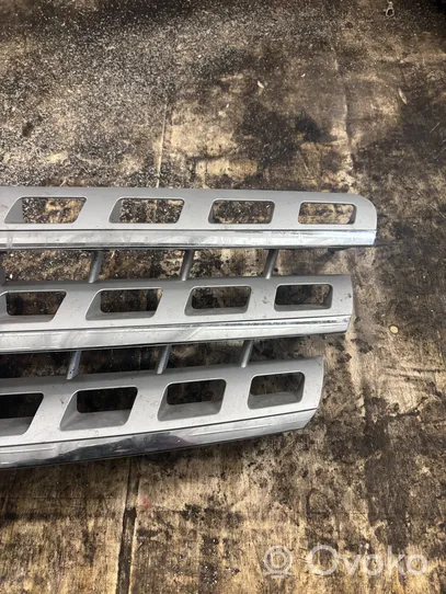 Mercedes-Benz ML W164 Grille calandre supérieure de pare-chocs avant a1648802085