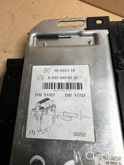 Mercedes-Benz S W220 Module de fusibles A0325458232