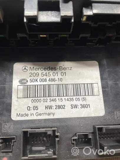 Mercedes-Benz C W203 Skrzynka bezpieczników / Komplet A2095450101