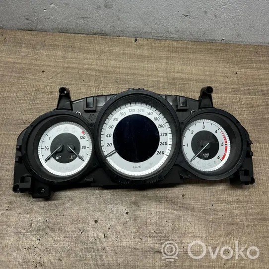 Mercedes-Benz C AMG W204 Tachimetro (quadro strumenti) A2049004108