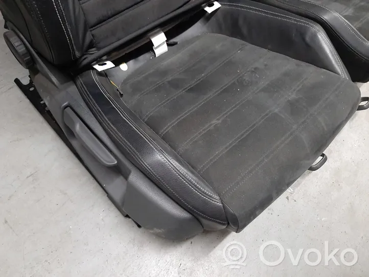 Volkswagen PASSAT CC Rivestimento del pannello della portiera anteriore 3C8885321