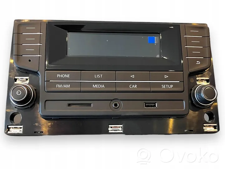 Volkswagen Crafter Panel / Radioodtwarzacz CD/DVD/GPS 2E0035130