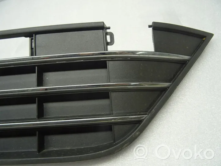 Volkswagen Touareg II Grille inférieure de pare-chocs avant 7P6853677E