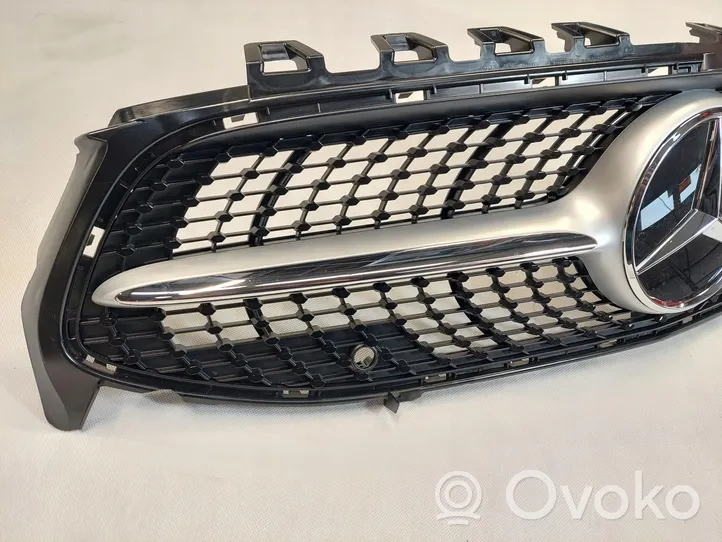 Mercedes-Benz CLA C118 X118 Grille de calandre avant A1188880000