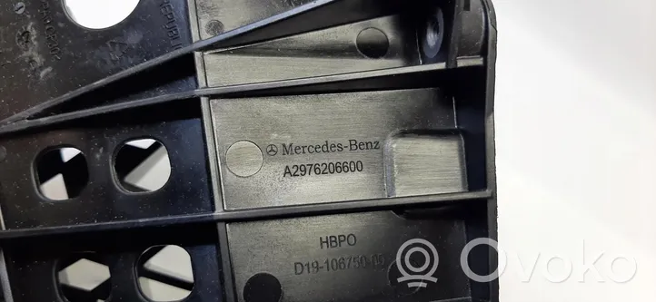 Mercedes-Benz EQB Jäähdyttimen kannatin A2976206600