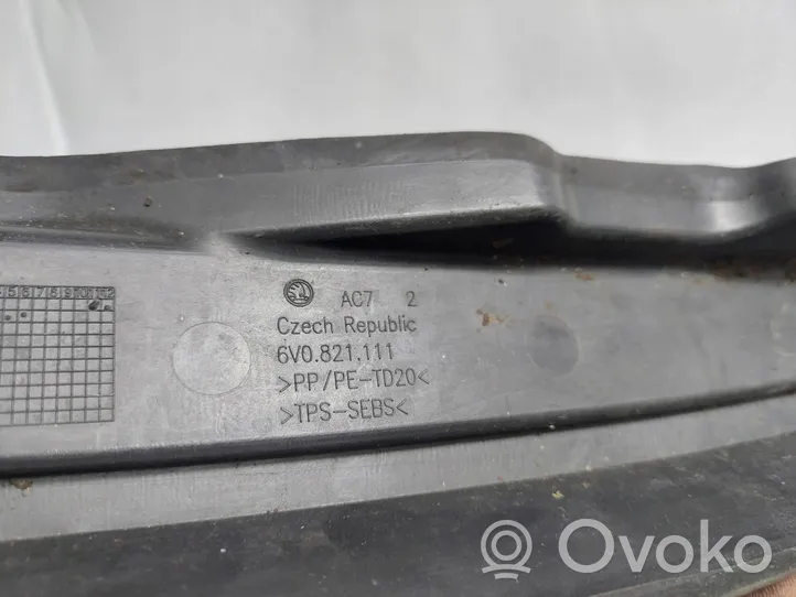 Skoda Fabia Mk3 (NJ) Rivestimento dell’estremità del parafango 6V0821111