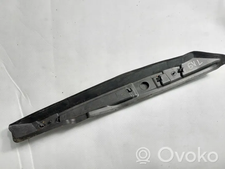 Skoda Fabia Mk3 (NJ) Rivestimento dell’estremità del parafango 6V0821111