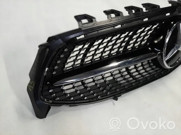 Mercedes-Benz CLA C118 X118 Grille de calandre avant A1188880000