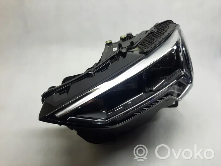 Audi Q3 F3 Lampa przednia 83A941034A