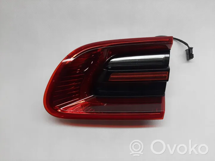 Porsche Macan Lampy tylnej klapy bagażnika 95B945094F