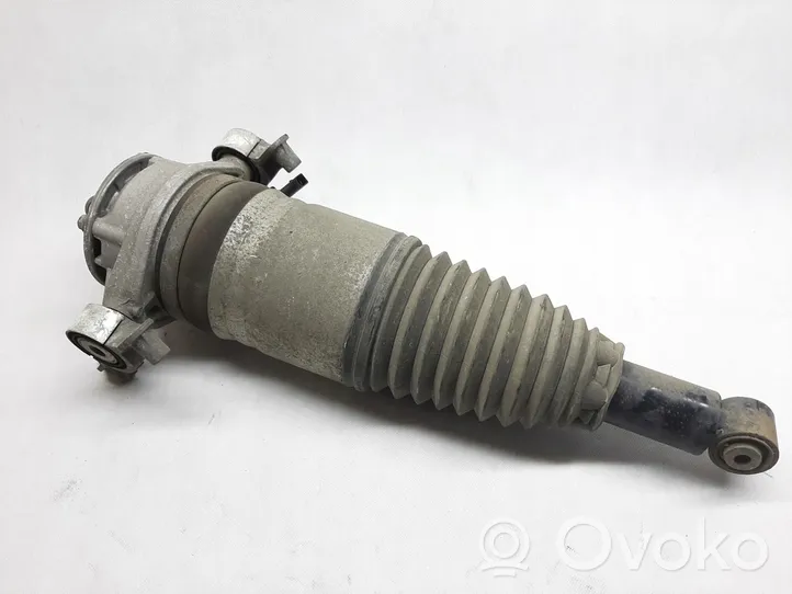 Volkswagen Touareg II Ammortizzatore posteriore a sospensione pneumatica 7p6616020J