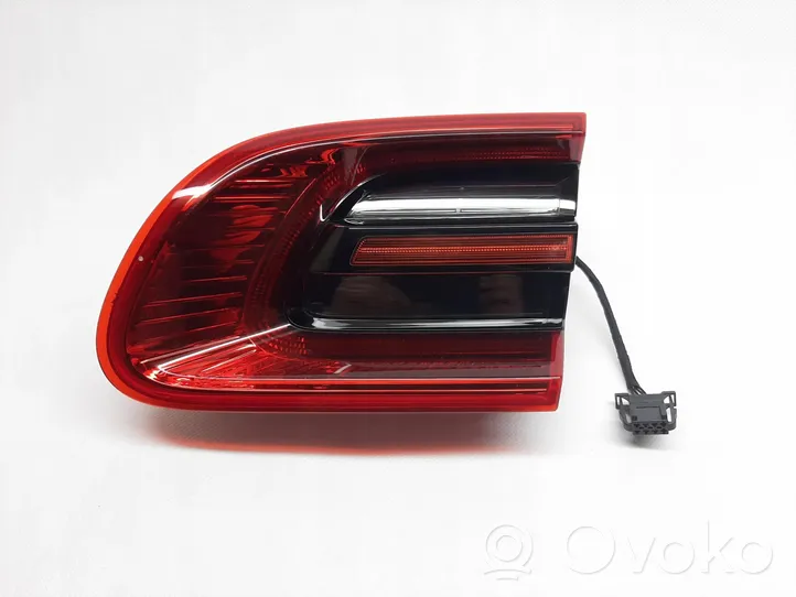 Porsche Macan Lampy tylnej klapy bagażnika 95B945094AD